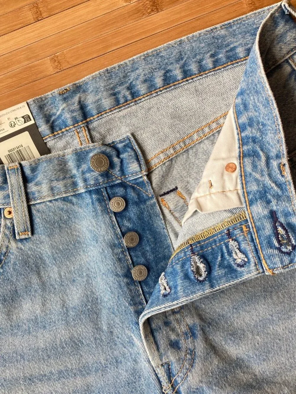 Levi’s Premium 501 Original Fit Jeans Button Fly Mens 33x34 Glassy Waves NWT